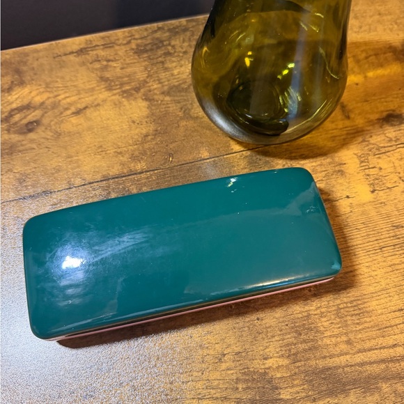 Kate Spade Eyeglass Case. - Picture 3 of 4